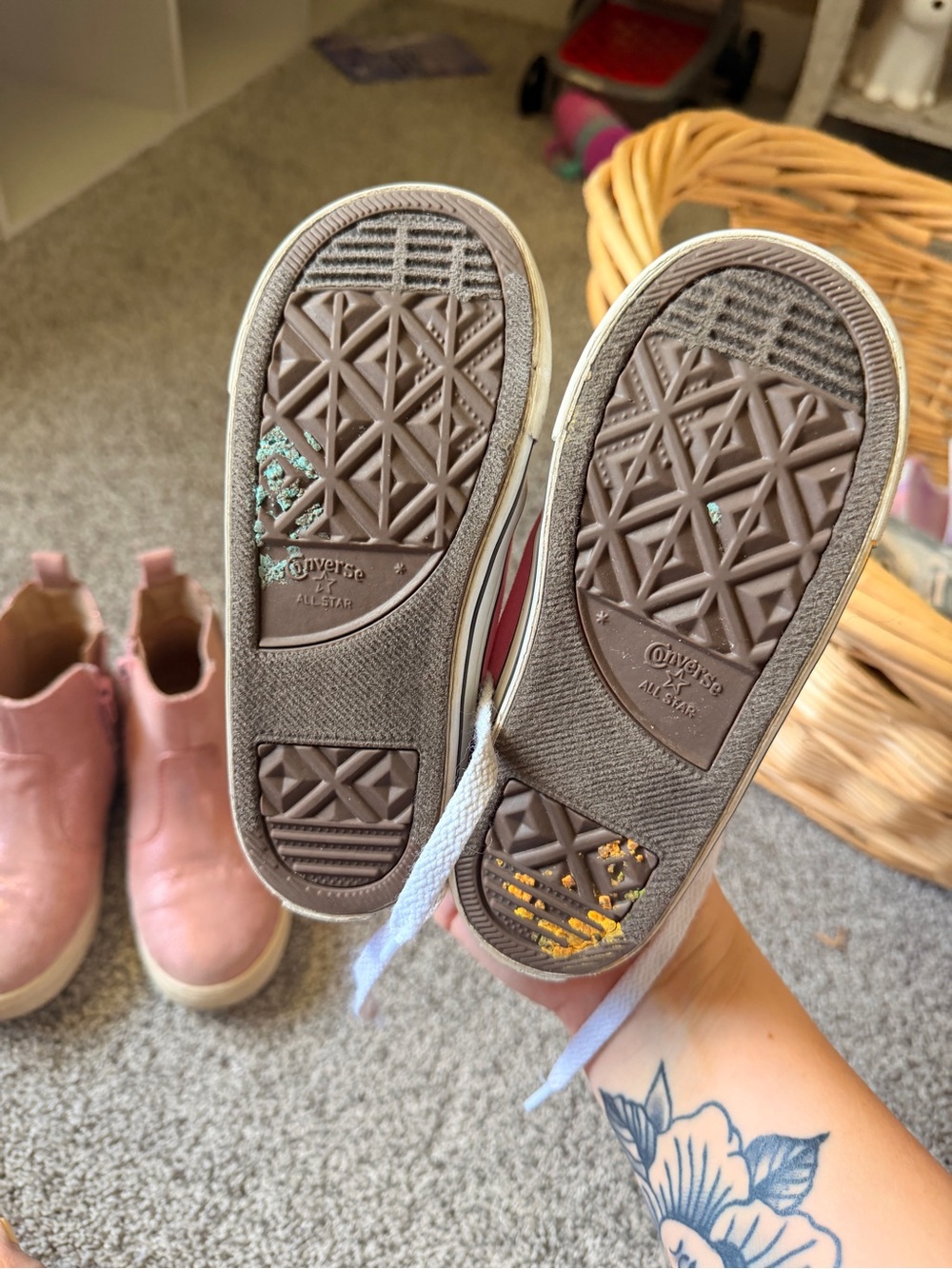 GUC Converse - Picture 2 of 2